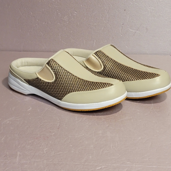Propet Womens 10 Tan with Gold Mesh Slip Ons - Picture 3 of 7